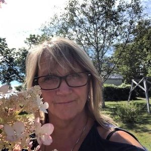 Meet your Posher, Connie